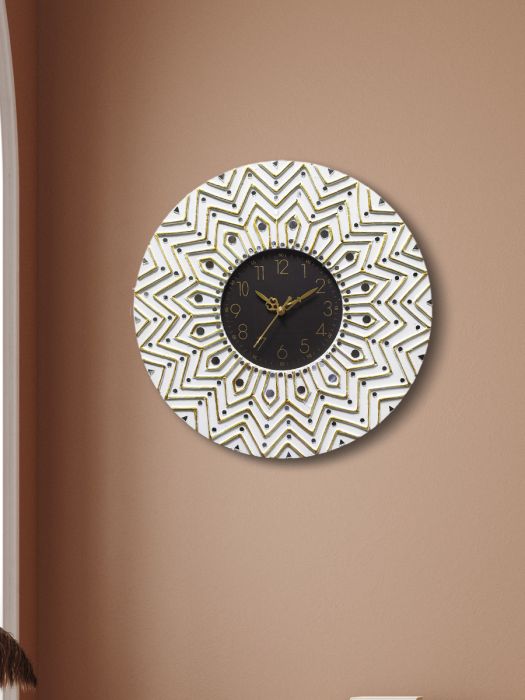 Handmade Lippan Art Wall Clock of Traditional Motiff