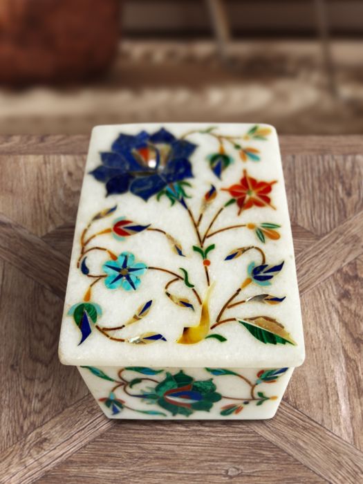 Handmade pure marble jewellery box with inlay work in semi-precious stones Floral Bunch